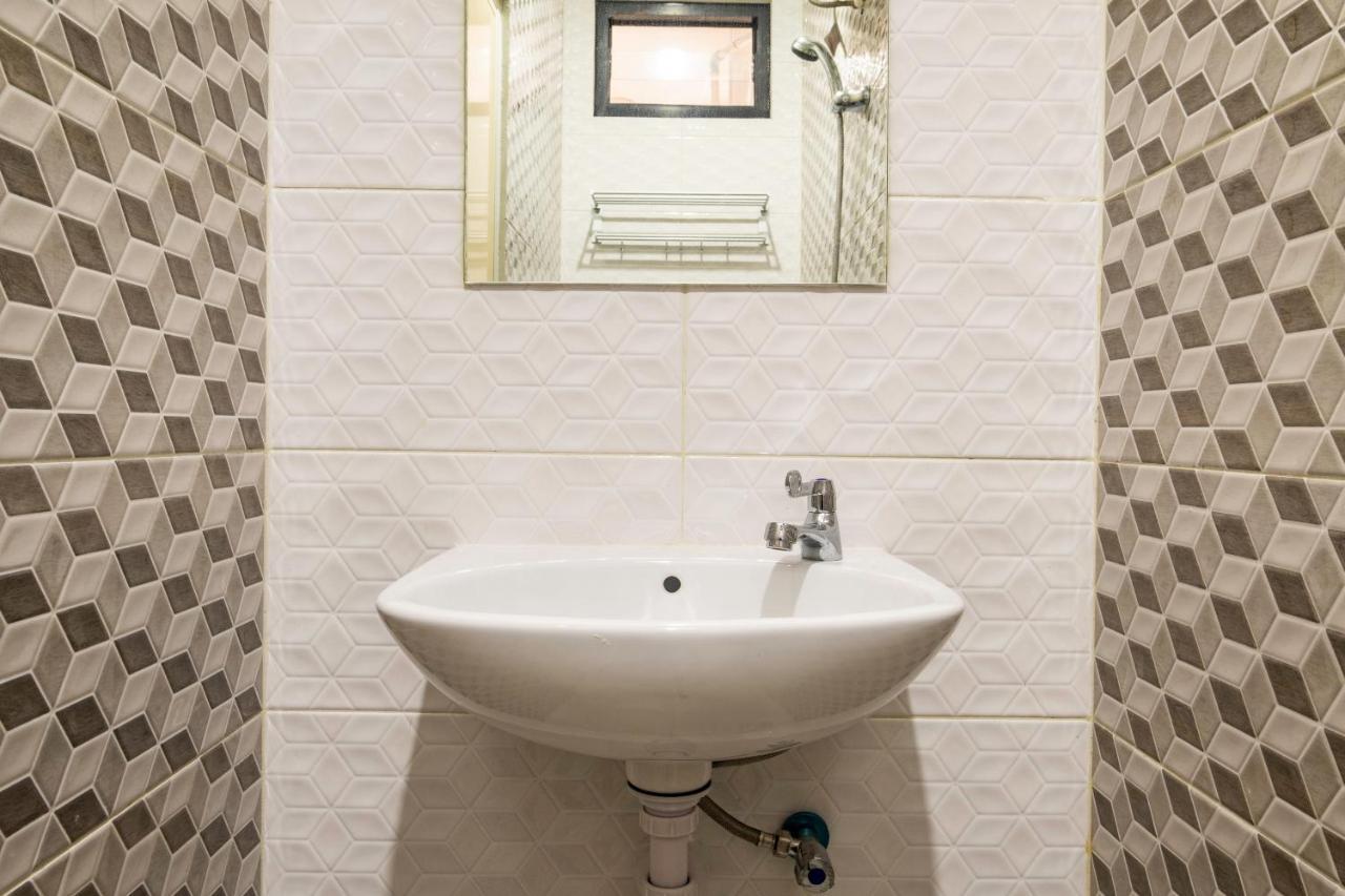 Oyo Life 2673 Rosewood Residence Karawang Luaran gambar
