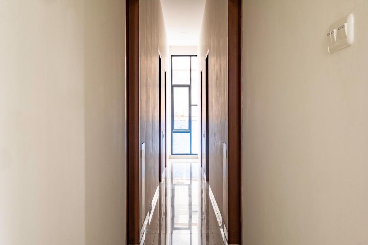 Oyo Life 2673 Rosewood Residence Karawang Luaran gambar